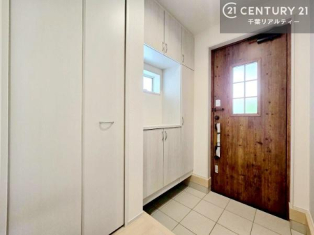 ���� �V���[�Y�{�b�N�X�t���B���ւ��Еt�����|�������₷���ł��I
�X�b�L���������ւŌ˂��J�����u�ԁA�������̂���S�n������Ԃ��o�}���Ă���܂��B