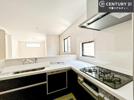 �L�b�`�� �R�����͎O������̂ł������̓����i�s���ł��܂��B
�������O�����t���ł��B�����X�y�[�X���L�X���Ă���׍�Ƃ����₷���I�g�����肪�ǂ��V�X�e���L�b�`���ł��I