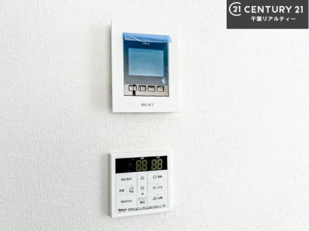 ���̑����� TV���j�^�[�t���C���^�[�z���ł��q�l�̂�����Ԓ��Ȃǂ����S�ł��ˁB
�{�^���ЂƂł����C�̏������ƂƂ̂��I�I�[�g�o�X���B