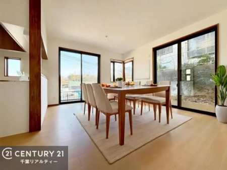 ���r���O �Ƌ��CG�p�[�X�ł��B�S�n�ǂ����r���O�͉Ƒ������R�ƏW�܂�܂��B�Ƒ��c�R�̎��Ԃ����������ł��B���Ƒ��ƁA����w�[���������Ԃ��߂��������ł��ˁB