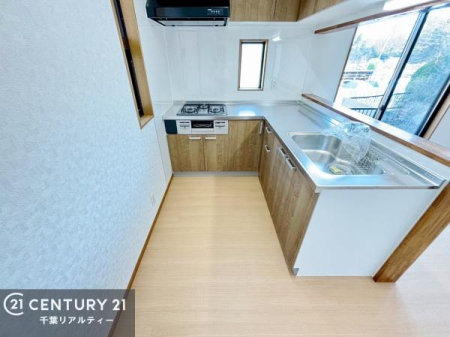 �L�b�`�� ��Ƃ肠�钲���X�y�[�X�ō�Ƃ����₷�����K�ȃL�b�`���ł��I
���q�l�ƈꏏ�ɂ��َq������y���߂�L�X�X�y�[�X�ł��B�y�����������ԂɂȂ肻���ł��ˁI