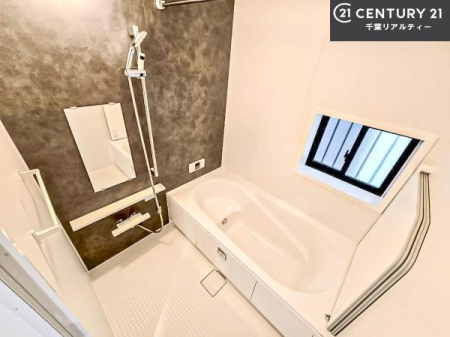 ���� �������������l�̕��͋C�̃o�X���[���́A�����o�Ă��ăo�X�^�C�����[���I
���d���撣���Ă��邲�J���ɂ��D�݂̓����̓����܂����āA�y����ł݂Ă͂������ł��傤���H