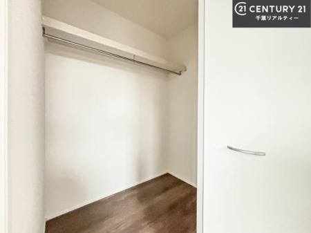 ���[ �E�H�[�N�C���N���[�[�b�g�t���ł��B��������̂��m���Ȃǂ����[���Ă��������ł��ˁI���ɂ���@�������ȂǋG�ߕ��̑傫�ȉƓd�����[�ł��܂��B