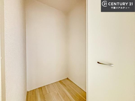 ���[ �E�H�[�N�C���N���[�[�b�g�t���ł��B��������̂��m���Ȃǂ����[���Ă��������ł��ˁI���ɂ���@�������ȂǋG�ߕ��̑傫�ȉƓd�����[�ł��܂��B