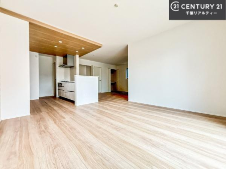 ���r���O �J�����̂���L�XLDK�I�\�t�@�[��_�C�j���O�e�[�u����u���Ă������ɂȂ�Ȃ��̂ŉ��K�ɉ߂����܂��I�R�~���j�P�[�V���������₷�����r���O�ł��I