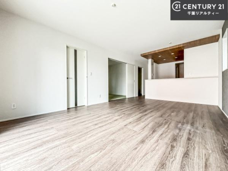 ���r���O �J�����̂���L�XLDK�I�\�t�@�[��_�C�j���O�e�[�u����u���Ă������ɂȂ�Ȃ��̂ŉ��K�ɉ߂����܂��I�R�~���j�P�[�V���������₷�����r���O�ł��I