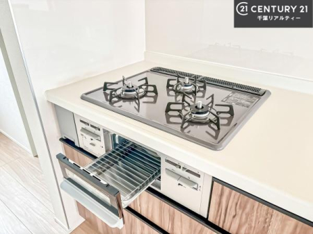 �L�b�`�� �R�����͎O������̂ł������̓����i�s���ł��܂��B
�������O�����t���ł��B�����X�y�[�X���L�X���Ă���׍�Ƃ����₷���I