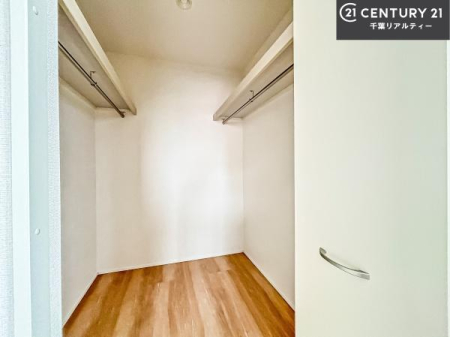 ���[ �E�H�[�N�C���N���[�[�b�g�t���ł��B��������̂��m���Ȃǂ����[���Ă��������ł��ˁI���ɂ���@�������ȂǋG�ߕ��̑傫�ȉƓd�����[�ł��܂��B