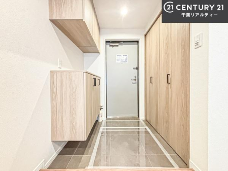 ���� �V���[�Y�{�b�N�X�t���Ȃ̂ŁA���ւ��Еt�����|�������₷���ł��I
�X�b�L���������ւŌ˂��J�����u�ԁA�������̂���S�n������Ԃ��o�}���Ă���܂��B
