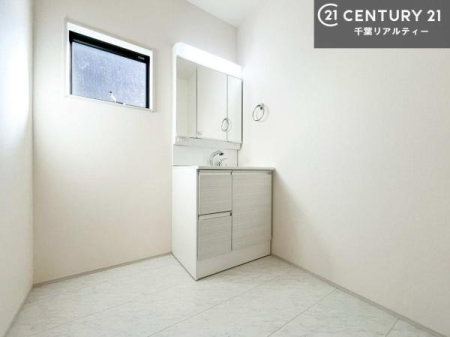 ���ʑ�E���ʏ� �O�ʋ��d�l�̐��ʏ��́A�g�����Ȃ݂����₷������I���͎��[�ɂȂ��Ă��܂��B�h���C���[�₨���ϓ����Еt������̂Ő��ʑ������X�b�L���ƌ����邱�Ƃ��o���܂��I