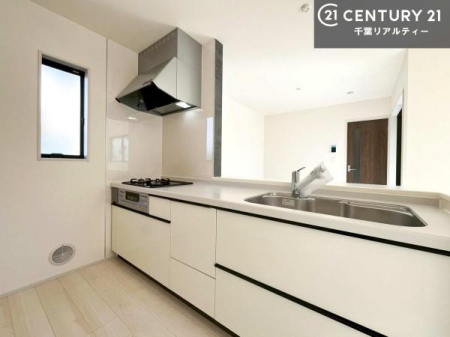 �L�b�`�� ��l�C�̑Ζʎ��V�X�e���L�b�`�����̗p���Ă��܂��I���Ƒ��̃R�~���j�P�[�V���������R�Ƒ�����݌v�ł��B
���q�l�ɂ��ڂ��͂��̂Ŋ������ł��ˁB�L�X�g���ĉ��K�ɍ�Ƃ��i�݂܂��B