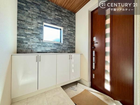 ���� �A�N�Z���g�N���X���{�������ւ́A�K���l���������}�����ۓI�ȋ�ԁB�V���v���Ȃ�����������ȃf�U�C���ŁA�Ƃ̑���ۂ������ƈ������Ă܂��B