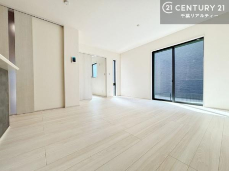 ���r���O �D�����z���܂肪���r���O����ł���ċ��S�n�̗ǂ���Ԃ����o���Ă���܂��I
���R�ƉƑ����W����b��������S�n�悢��ԁI