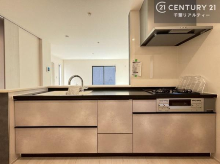 �L�b�`�� ��l�C�̑Ζʎ��V�X�e���L�b�`�����̗p���Ă��܂��I���Ƒ��̃R�~���j�P�[�V���������R�Ƒ�����݌v�ł��B
���q�l�ɂ��ڂ��͂��̂Ŋ������ł��ˁB���[�͂�����܂��I