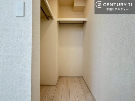 ���[ �E�H�[�N�C���N���[�[�b�g�t���ł��B��������̂��m���Ȃǂ����[���Ă��������ł��ˁI���ɂ���@�������ȂǋG�ߕ��̑傫�ȉƓd�����[�ł��܂��B