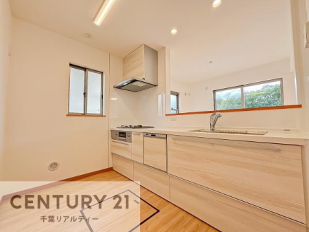 �L�b�`�� ��l�C�̑Ζʎ��V�X�e���L�b�`�����̗p���Ă��܂��I���Ƒ��̃R�~���j�P�[�V���������R�Ƒ�����݌v�ł��B
���q�l�ɂ��ڂ��͂��̂Ŋ������ł��ˁB���[�͂�����܂��I