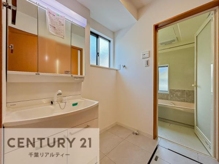 ���ʑ�E���ʏ� �O�ʋ��d�l�̐��ʏ��́A�g�����Ȃ݂����₷������I���͎��[�ɂȂ��Ă��܂��B�h���C���[�₨���ϓ����Еt������̂Ő��ʑ������X�b�L���ƌ����邱�Ƃ��o���܂��I