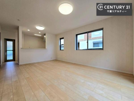 ���r���O �S�n�ǂ����r���O�͉Ƒ������R�ƏW�܂�܂��B�Ƒ��c�R�̎��Ԃ����������ł��B���Ƒ��ƁA����w�[���������Ԃ��߂��������ł��ˁB���邭�J���I�ȋ�Ԃł��B