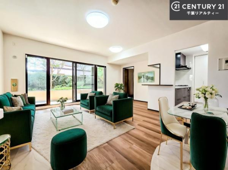 ���r���O �Ƌ��CG�p�[�X�ł��B�L�X�_�C�j���O�X�y�[�X�I������肨�H���B�΂��������y�������Ԃ��߂����܂��B���X�̔���������܂��I