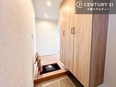 ���� �V���[�Y�{�b�N�X�t���Ȃ̂ŁA���ւ��Еt�����|�������₷���ł��I
�X�b�L���������ւŌ˂��J�����u�ԁA�������̂���S�n������Ԃ��o�}���Ă���܂��B