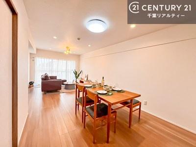 ���r���O �D�����z���܂肪���r���O����ł���ċ��S�n�̗ǂ���Ԃ����o���Ă���܂��I
���R�ƉƑ����W����b��������S�n�悢��ԁI