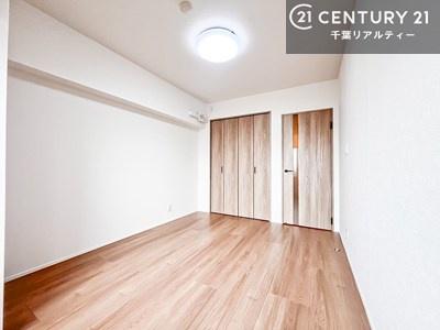 �q������ ���[�X�y�[�X���t���Ă���̂ŁA�}�ȗ��q���ł��U�炩��������������T�b�ƕЂÂ����đ�ϕ֗��ł��I�ǖʂ��L�X���Ă���̂ŁA�׋�����x�b�h�̒u����ɍ���܂���I