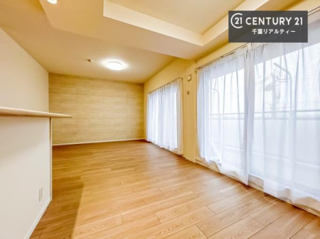 ���r���O �J�����̂���L�XLDK�I�\�t�@�[��_�C�j���O�e�[�u����u���Ă������ɂȂ�Ȃ��̂ŉ��K�ɉ߂����܂��I
�R�~���j�P�[�V���������₷�����r���O�ł��I