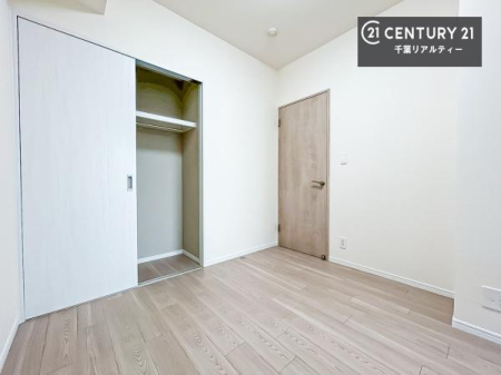 �q������ ���[�X�y�[�X���t���Ă���̂ŁA�}�ȗ��q���ł��U�炩��������������T�b�ƕЂÂ����đ�ϕ֗��ł��I�ǖʂ��L�X���Ă���̂ŁA�׋�����x�b�h�̒u����ɍ���܂���I