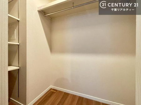 ���[ �E�H�[�N�C���N���[�[�b�g�t���ł��B��������̂��m���Ȃǂ����[���Ă��������ł��ˁI���ɂ���@�������ȂǋG�ߕ��̑傫�ȉƓd�����[�ł��܂��B