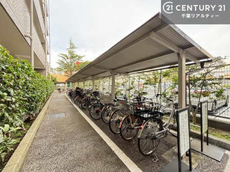 ���̑����p�� ���֏ꊮ���ŁA���q���܂̎��]�Ԃ�ʋΗp�̎��]�Ԃ����S���Ēu���܂��B���Ƒ��ɂ����ꂵ���֗��Ȑݔ��ł��B