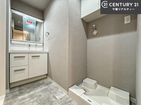 ���ʑ�E���ʏ� �O�ʋ��d�l�̐��ʏ��́A�g�����Ȃ݂����₷������I���͎��[�ɂȂ��Ă��܂��B�h���C���[�₨���ϓ����Еt������̂Ő��ʑ������X�b�L���ƌ����邱�Ƃ��o���܂��I