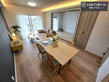 ���r���O �z���������閾�邢���r���O�B�Ƒ��c���̂��났�̎��Ԃ��߂����܂��B