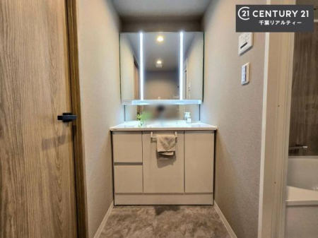 ���ʑ�E���ʏ� �O�ʋ��d�l�̐��ʏ��́A�g�����Ȃ݂����₷������I���͎��[�ɂȂ��Ă��܂��B�h���C���[�₨���ϓ����Еt������̂Ő��ʑ������X�b�L���ƌ����邱�Ƃ��o���܂��I