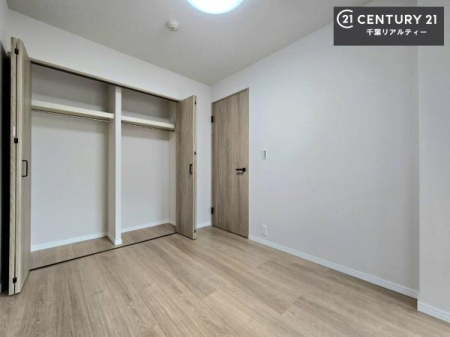 �q������ ���[�X�y�[�X���t���Ă���̂ŁA�}�ȗ��q���ł��U�炩��������������T�b�ƕЂÂ����đ�ϕ֗��ł��I�ǖʂ��L�X���Ă���̂ŁA�׋�����x�b�h�̒u����ɍ���܂���I