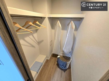 ���[ �E�H�[�N�C���N���[�[�b�g�t���ł��B��������̂��m���Ȃǂ����[���Ă��������ł��ˁI���ɂ���@�������ȂǋG�ߕ��̑傫�ȉƓd�����[�ł��܂��B