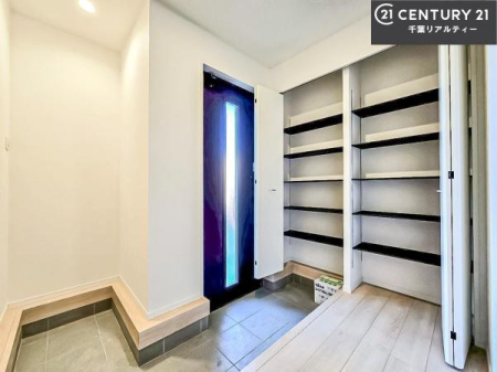 ���� �V���[�Y�{�b�N�X�t���Ȃ̂ŁA���ւ��Еt�����|�������₷���ł��I
�X�b�L���������ւŌ˂��J�����u�ԁA�������̂���S�n������Ԃ��o�}���Ă���܂��B