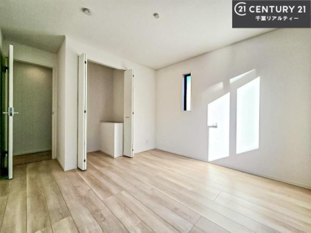 �Q�� �D���������������ޗm���́A���̖ڊo�߂��C�������ǂ������ł��ˁB���������Ԃ��������Ɖ߂������Ƃ��ł��܂��B�D�����F�����̃t���[�����O���ǂ�ȉƋ�ɂ��}�b�`���܂��I