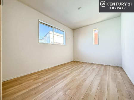 �m�� �V���v���Ƀf�U�C������Ă��邽�߁A�Ƌ��I�т܂���I
���C�ɓ���̉Ƌ��u���Ă��낰���Ԃ���邱�Ƃ��ł��܂��B