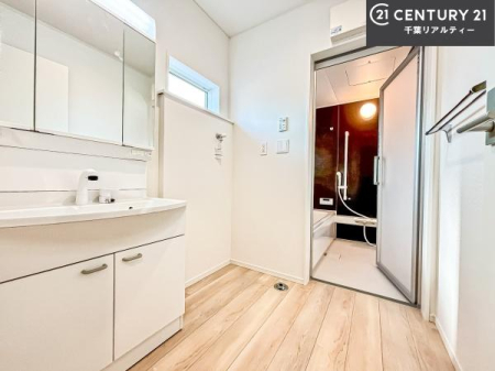 ���ʑ�E���ʏ� �����L�����ʑ�{�E���́A�������˂ɂ����̂ł�����ꂪ�y�X�I���������ۂĂ܂��I
�L���C�Ȑ��ʏ��Ŏ��������̃��`�x�[�V�������オ��܂��ˁI