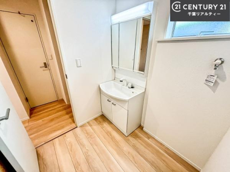 ���ʑ�E���ʏ� �����̂������ʏ��́A���ƕ�������₷���A���ł����K�ɂ��g�����������܂��B�O�ʋ��Ŏg�����肪�ǂ��A�������[�������Ă���܂��̂ŁA���p�i��X�L���P�A�p�i���������萮���ł��܂��B