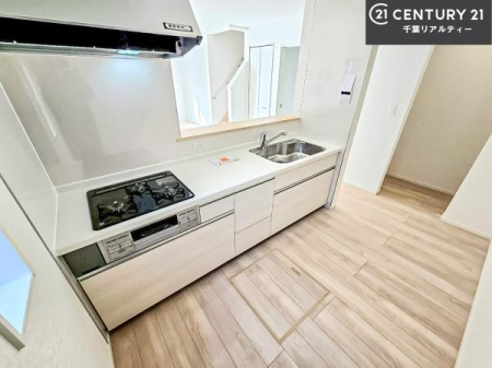 �L�b�`�� ��Ƃ肠�钲���X�y�[�X�ō�Ƃ����₷�����K�ȃL�b�`���ł��I
���q�l�ƈꏏ�ɂ��َq������y���߂�L�X�X�y�[�X�ł��B�y�����������ԂɂȂ肻���ł��ˁI