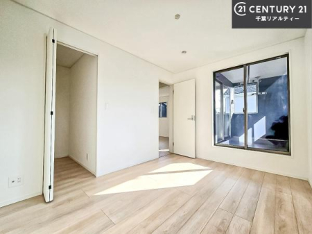 �m�� �o���R�j�[�ɖʂ��Ă���m���ł��B���邭�����肪����A���C����������ł��܂��I���N���āA�O�ɏo�Ĕw�L�т����[�ċz�����ǂ������}������邱�Ƃ��ł��܂��B