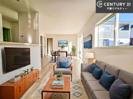 ���r���O �Ƌ��CG�p�[�X�ł��B��؂ȉƑ����W�܂邩�炱��LDK�ɂ͂�����肽���B
�q�����������C�ɏ΂��Ȃ��瑖�����Ă���p�����������u�L���Ƃɂ��ėǂ������v�Ǝv���u�Ԃł��B