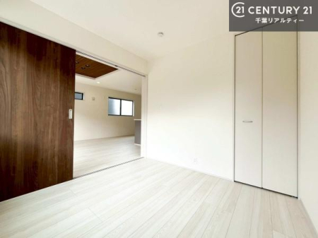 �m�� ���r���O�Ɨאڂ����m���́A�Ǝ��̋x�e�X�y�[�X��L�b�Y�X�y�[�X�Ƃ��Ċ��p����̂��悳�����ł��ˁI
���[�X�y�[�X�����Ă��܂��I

