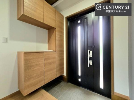 ���� �V���[�Y�{�b�N�X�t���Ȃ̂ŁA���ւ��Еt�����|�������₷���ł��I
�X�b�L���������ւŌ˂��J�����u�ԁA�������̂���S�n������Ԃ��o�}���Ă���܂��B
