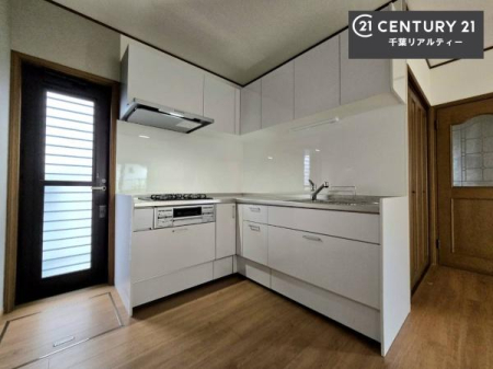 �L�b�`�� �k���^�L�b�`���I���[�N�g���C�A���O�����Z���݌v����Ă��邱�Ƃɂ��A�����`����t���܂ł̈�A�̍�Ƃ������悭�s�����Ƃ��ł��܂��B