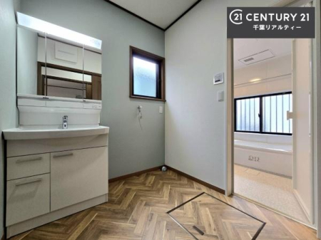 ���ʑ�E���ʏ� �O�ʋ��d�l�̐��ʏ��́A�g�����Ȃ݂����₷������I���͎��[�ɂȂ��Ă��܂��B�h���C���[�₨���ϓ����Еt������̂Ő��ʑ������X�b�L���ƌ����邱�Ƃ��o���܂��I