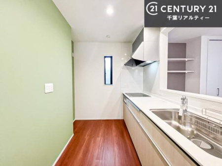 �L�b�`�� ��Ƃ肠�钲���X�y�[�X�ō�Ƃ����₷�����K�ȃL�b�`���ł��I
���q�l�ƈꏏ�ɂ��َq������y���߂�L�X�X�y�[�X�ł��B���[���L�x�Ȃ̂ł�������Ƃ�����ԂŒ������ł������ł��ˁB