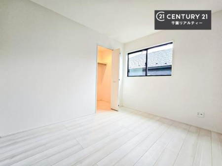 ���r���O�ȊO�̋��� ���[�X�y�[�X�����Ă��܂��I�������X�b�L�����ڂ��鎖���ł��܂��ˁB
�Ƌ��I�΂Ȃ��V���v���ȃf�U�C���ׁ̈A�Ƌ��I�΂����C�ɓ���̋�ԍ�肪�ł������ł��ˁB