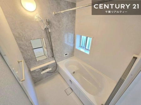 ���� ������Ƃ����������̂���o�X���[���I���K�ȃo�X�^�C��������܂��I
1���̔�����������Ɩ����Ă����f�G�ȃ����N�[�[�V������ԂɂȂ肻���ł��ˁB